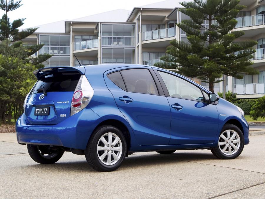  Toyota Prius c 2012 года  (AU) (фото 17 из 19)
